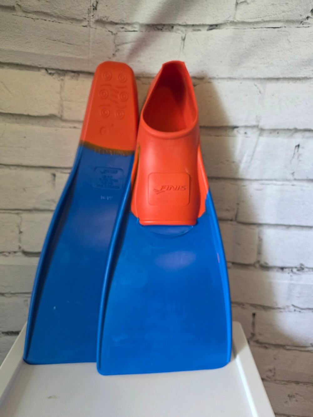 Finis Long Floating Fins Size US  5-7
